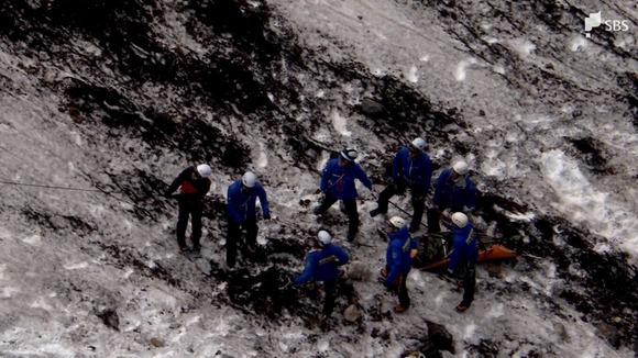 【静岡】富士山頂火口で登山客とみられる3人発見…いずれも心肺停止の状態か