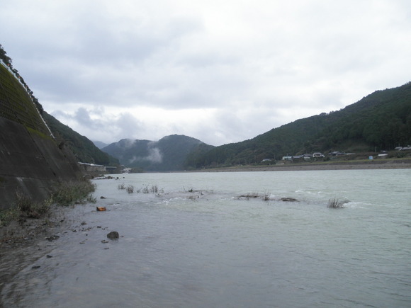 【三重】娘と2人でキャンプ、父親(45)が川に流されたか…ダム放水で川は増水