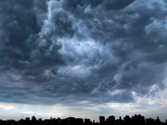 台風10号、エビみたいだと海外で話題に
