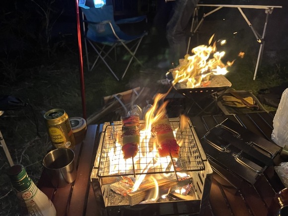 親父10年前「アニメは現実で恋愛できない犯罪者が観るもんだ」俺「……」現在親父「ゆるキャン面白いな」俺「……」