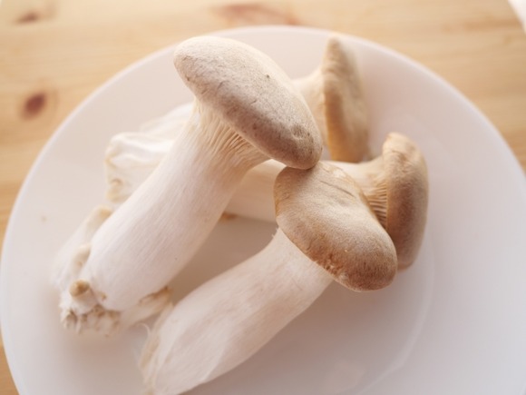 【画像】結局、一番うまいキノコってエリンギよな？