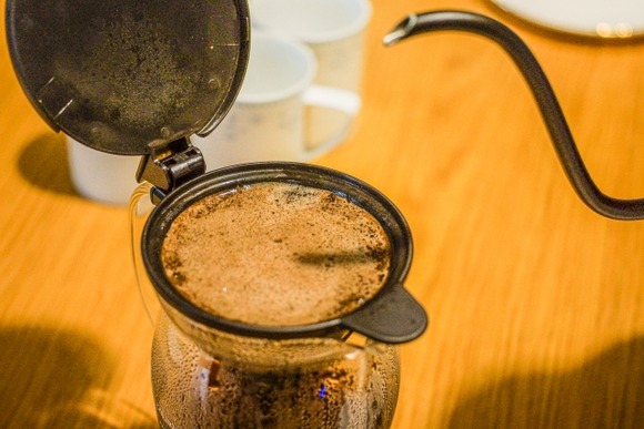 コーヒーをいれる時なぜ蒸らす？