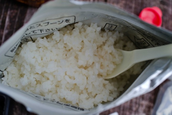モンベルのアルファ米は尾西のより食べやすいな、へんな風味が少ない