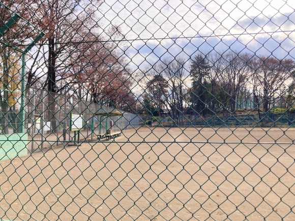 「ボールのあたる音が苦痛です」公園に掲出された“球技禁止”訴える看板が物議