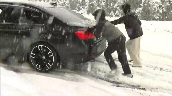 【広島】「ノーマルタイヤ…こんなことになるとは。助けてください」山地で積雪　国道で立ち往生も