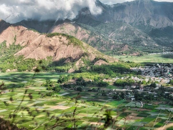 インドネシアって山が無さそうなイメージなのに富士山よりも高い山がある国なんよな