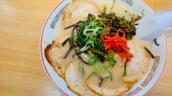 「ここは観光客しか来ない店。不味い、地元民は行かない！」