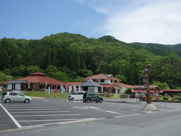 ワイ、道の駅で立ちコケしてる女さんを助けたあと馬鹿にされる