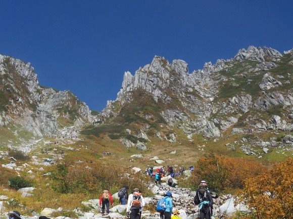 人気の百名山やアルプス行ったら挨拶返ってこなくてめんくらったわ