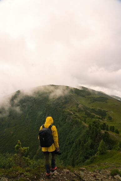 これから登山はナイフ必須の時代になるかな…実際、銃刀法違反でも山行の恰好してれば不起訴だろ