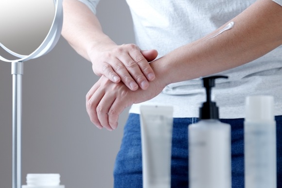 男で日焼け止めこまめに塗ってるのキモイ？