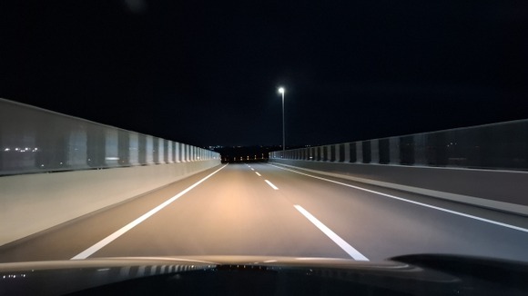 ワイ昨夜長野県の諏訪湖から大阪までハイビームで帰ってしまう
