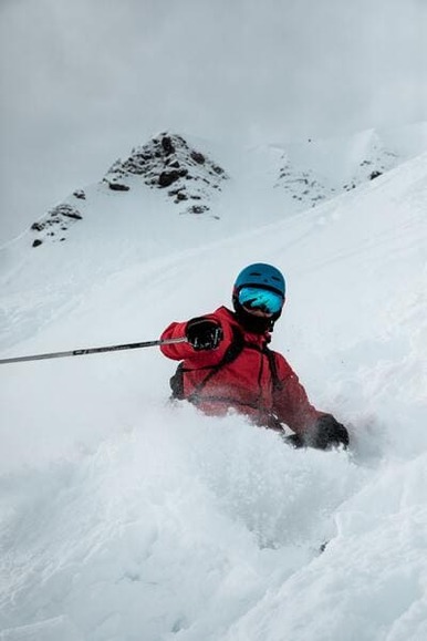 長野の雪崩事故、犠牲者の1人は米国のプロスキーヤー