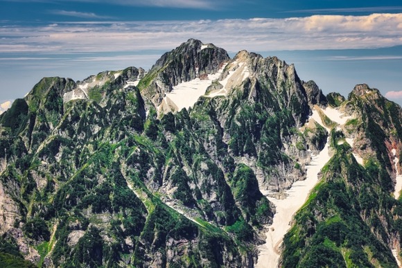 【剱岳】下山中に早月尾根で50メートル滑落…50歳女性 肋骨など折る重傷