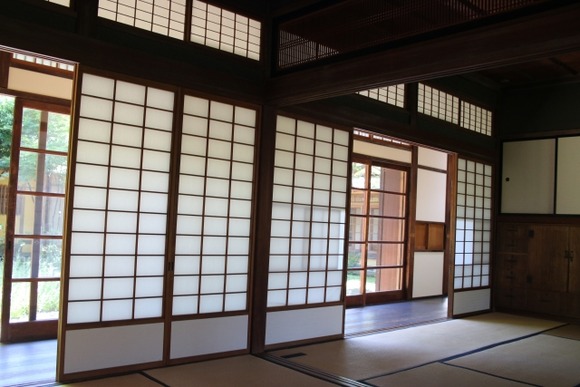 一人暮らしなのに12LDKの古民家に住んでるんやがｗｗｗｗ