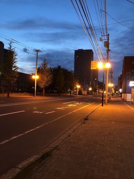 【画像】ワイニート、散歩に繰り出す