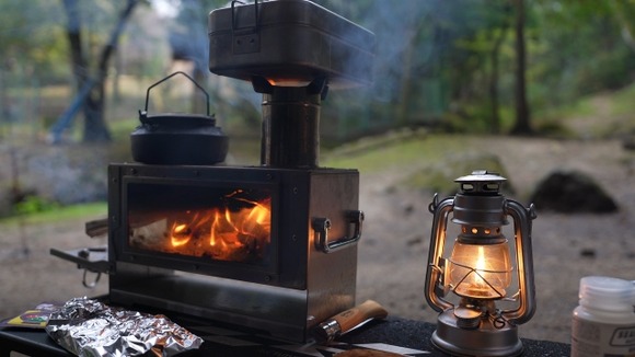 キャンパーの装備って防災グッズではあるけど灯油とかガス缶まで置いてたら、いざという時に大炎上したり爆発して家が木っ端微塵になりそうだな