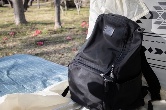 【画像】リュックの背についてるバンド2本、意味があった