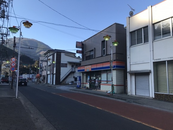 奥多摩駅前って飯食える店が少なすぎ・・・