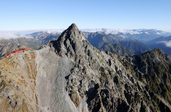 北アルプスの小屋に6人避難　1人が意識不明　強風などで救助困難