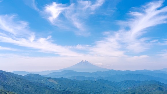 【山梨】黒幕破られる…富士山を隠す幕、破られ約10センチの穴　今後、より強固な素材に