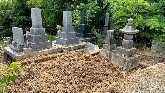 【岐阜】餌不足でミミズ探したか…墓の土が掘り起こされる被害　親2頭子ども6頭のイノシシを捕獲
