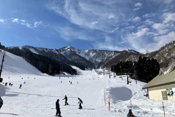 今日人生初スノボやってきたんやが