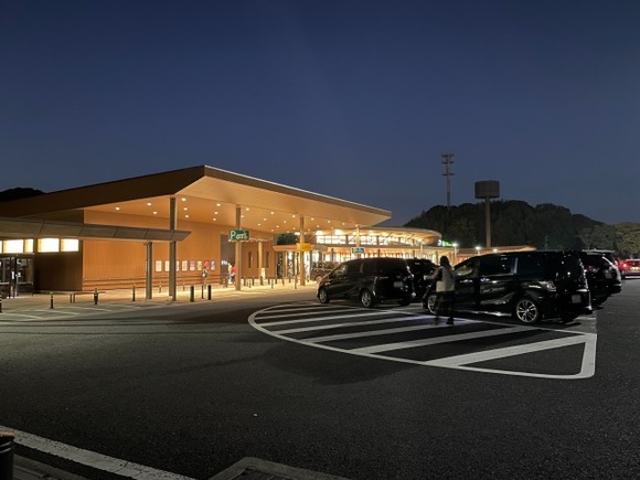 夜行バスの深夜のサービスエリアでのトイレ休憩とかいう一大イベント