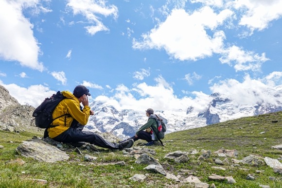ワイ「登山楽しいわ！イテッなんか刺されたか？」マダニ「ﾑｰﾝ」