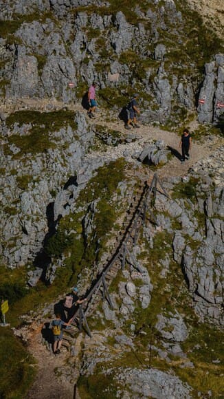 脚つってから5分ぐらいはロクに動けない…下手に動くとまたつる