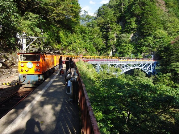 【黒部峡谷鉄道】トロッコ電車のトンネル内に土砂…60人が避難