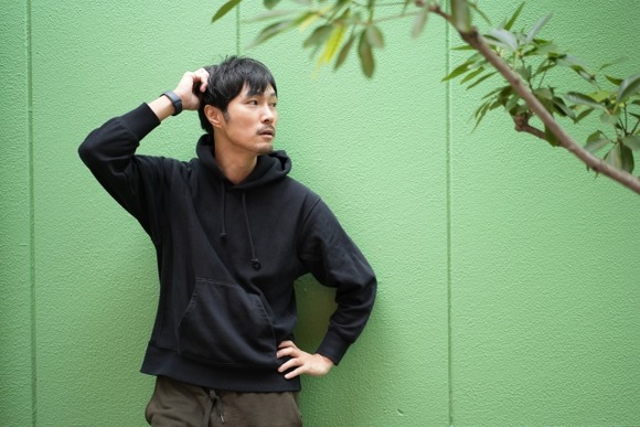男40歳以上のパーカーはありえないという発言が話題になってるけど