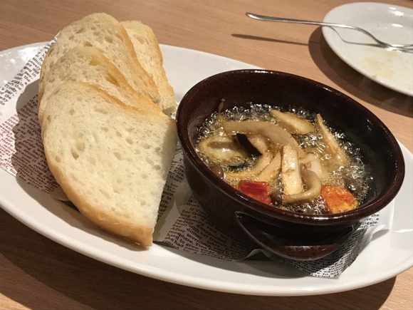 アヒージョ「油をスープのようにゴクゴク飲んでいいです」←この食い物