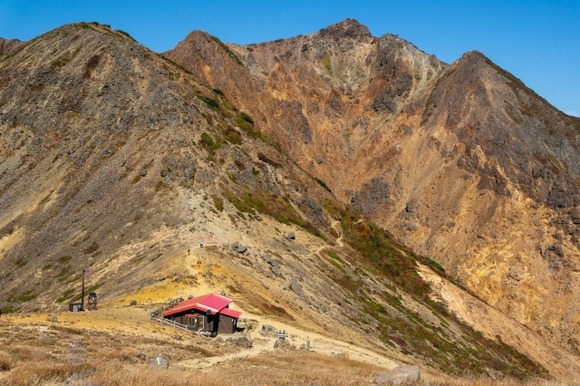 【悲報】約1800円の山小屋の朝食・・・