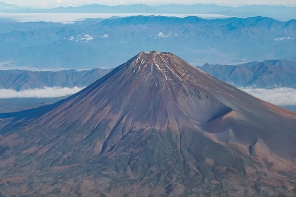 富士山←日本一の山　登山未経験でも登れる　夏富士は安全　なんでお前ら登らないんや？