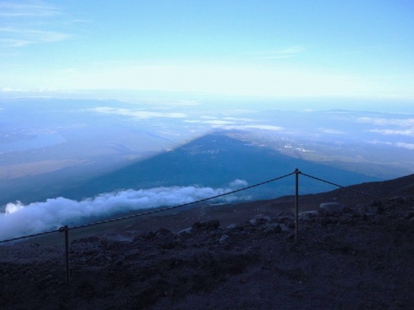 「記憶がないので助けてほしい」　富士山で73歳男性を救助