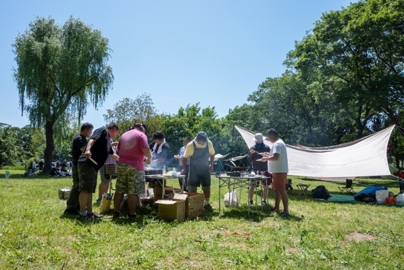 会社「うちは社員皆の仲が良く、休日にはいつも皆でBBQをしたりフットサルをしてます」就活生「凄い！なんて魅力的な会社なんだ！」