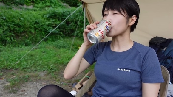 【キャンプ女子YouTuber】大自然でぼっち飲み！ギャップのある飲みっぷりに反響