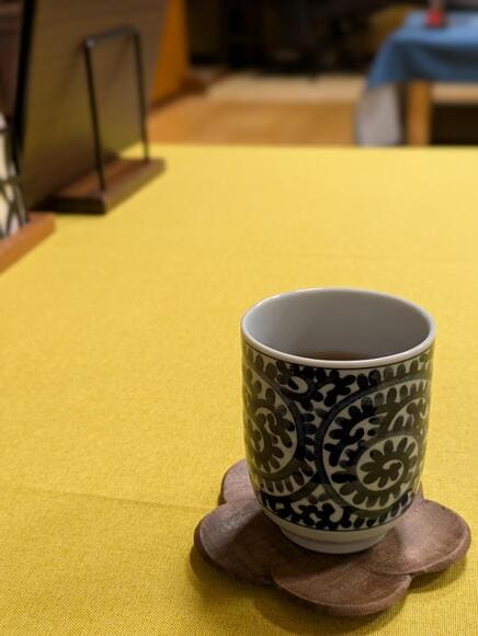 【画像】温泉に来た！暖炉あってワロタ