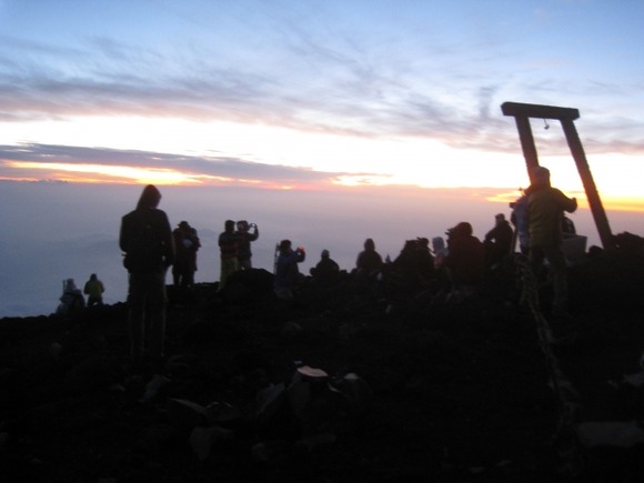 富士山頂でカップ焼きそば食ってる人って見たことなくね？