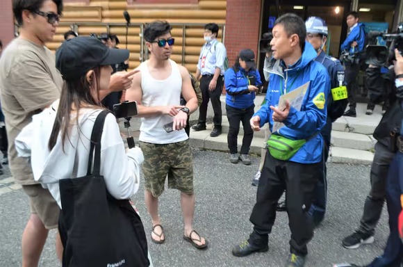 「この恰好では入山できません」　富士山規制の予行演習、レンジャーが軽装者拒否