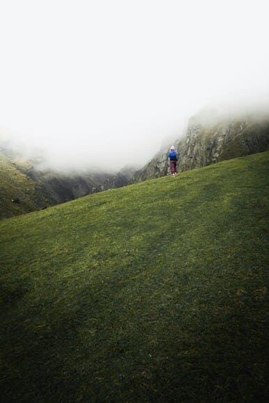 防水透湿素材とか言ったって、雨天行動中は結局蒸れるんよなー