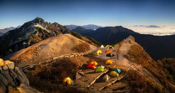 今ってテントもクソ高いし昔と違ってマス層からアッパーマス層くらいの趣味になってない？