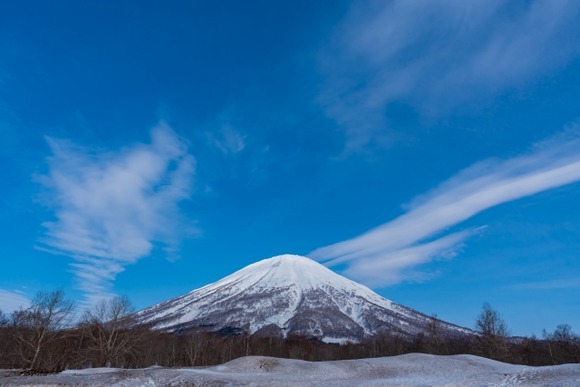 【北海道】羊蹄山でドイツ人女性が雪に埋まって窒息死