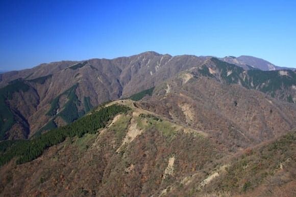 2880px-Mt.Tonodake_from_Mt.Sannoto_01 (1)