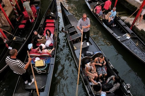 【悲報】観光税導入もオーバーツーリズムは解消せず