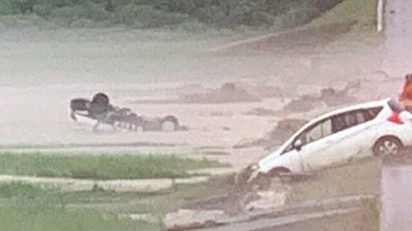 山形県で流されたパトカー、転覆した状態で見つかる・・・