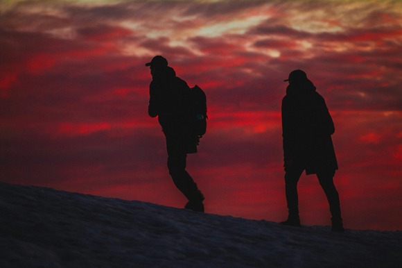 半袖だとまだ微妙に寒い時期って何着てる？