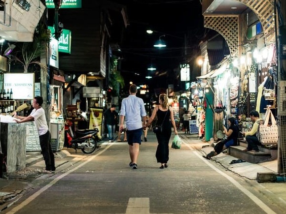 女と旅行の計画立てんの面倒臭すぎ