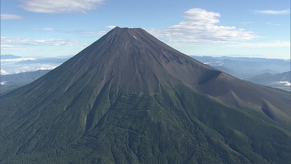 【富士山】アメリカ国籍の女子大学生が救助要請　「出血はないが痛くて動けない」　救助隊が背負って搬送